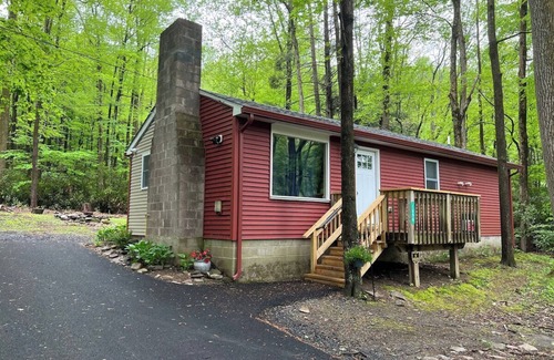 Tannersville House | Mtn Rd Cottage -HOT TUB-Close 2 Camelback/Shopping