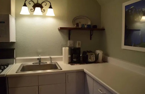 Coal Creek Apartment | Mtn Retreat: Hike ,Hot Tub, Explore CO, Ski, Relax