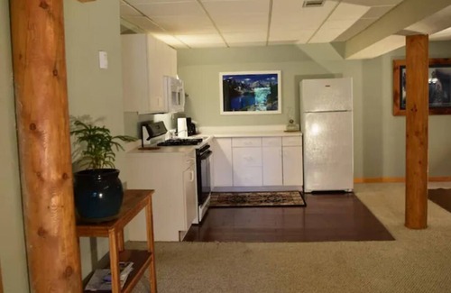 Coal Creek Apartment | Mtn Retreat: Hike ,Hot Tub, Explore CO, Ski, Relax