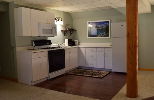 Coal Creek Apartment | Mtn Retreat: Hike ,Hot Tub, Explore CO, Ski, Relax