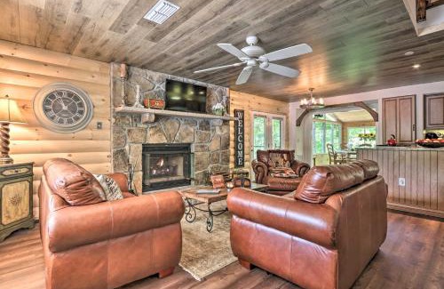 Gatlinburg - Pigeon Forge House | Mtn-View Cabin with Hot Tub in Sevierville!