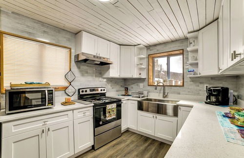 Long Eddy Cabin | Mtn-View Deck & Grill: Creekside Catskills Cabin!
