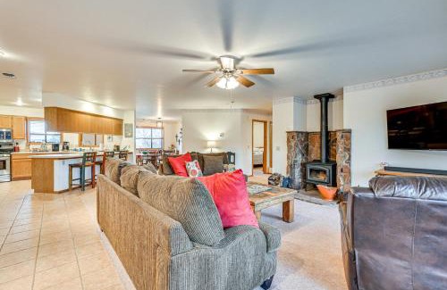 Flagstaff House | Mtn-View Family Home with Grill in Flagstaff!