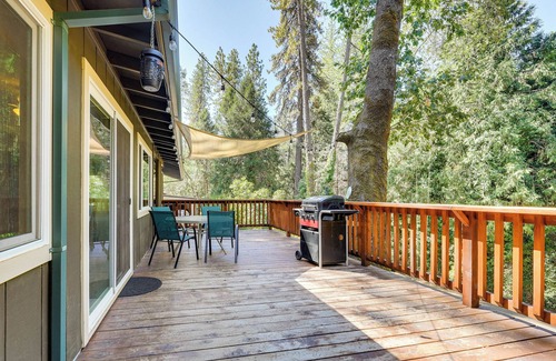 West Point House | Mtn-View Gem: Deck, Grill & Fire Pit in West Point