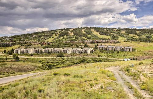 Silvercreek Apartment | Mtn View Granby Condo with In-Unit Hot Tub!