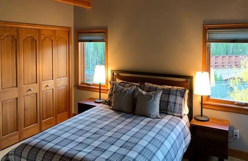 Old Town House | Mtn-view home & guest suite with 2 private hot tubs, large deck, fireplace, W/D