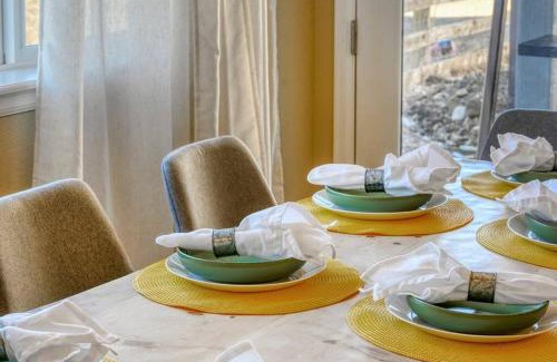 Superior House | Mtn View Oasis: 5bd - Movie/Game - Golden Tee