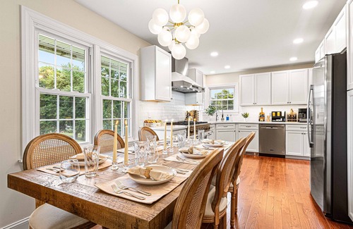 Bennington House | Mtn Views, 3 King Beds, Game Room, Chef's Kitchen