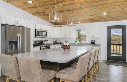 Anaconda Cabin | Mtn Views, AC, Fire Pit, Hunters Welcome!