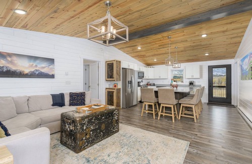 Anaconda Cabin | Mtn Views, AC, Fire Pit, Hunters Welcome!