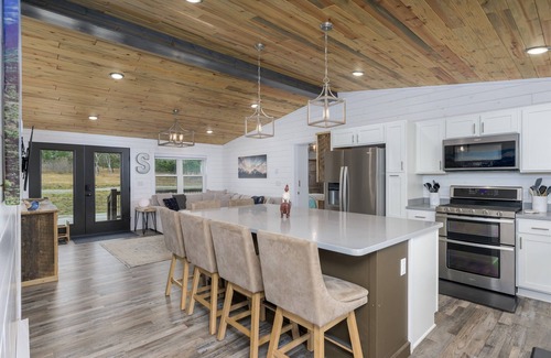 Anaconda Cabin | Mtn Views, AC, Fire Pit, Hunters Welcome!
