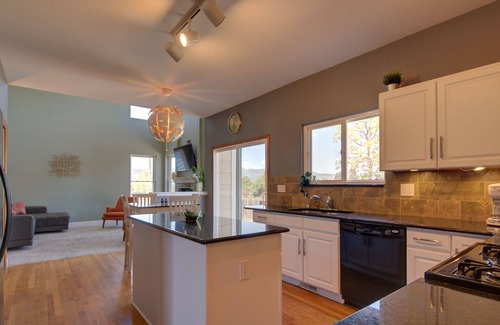 Briargate House | Mtn Views, Quiet Oasis,king Beds+Centrally Located