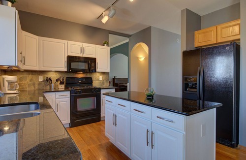 Briargate House | Mtn Views, Quiet Oasis,king Beds+Centrally Located