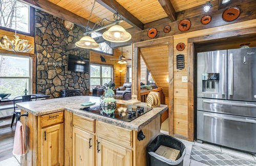 Franklin Cabin | Mtn Views, Yard, & Fire Pit: Multi-Level Cabin