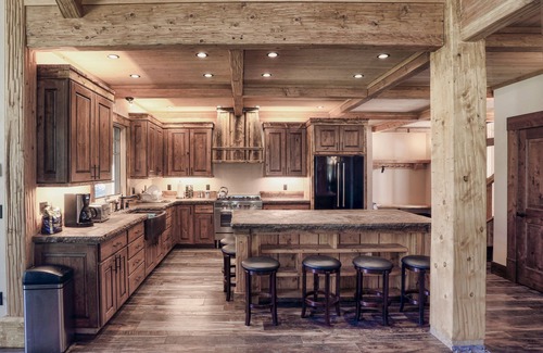 Cooke City-Silver Gate House | MTNLUX Refuge Creekside Sauna & Hot Tub