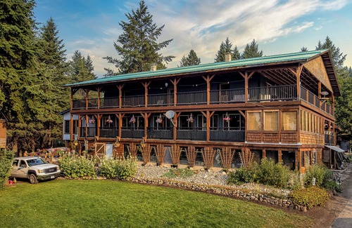 Grand Forks House | MtnSpa Educational Retreat Rental on 400 acer historical farmland