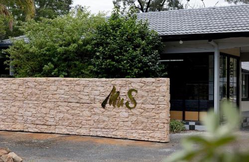 Coonabarabran Hotel | Mu S Boutique Motel "Matthew Flinders"