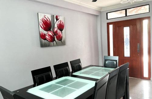 Sabak Aur Apartment | Muar Homestay [Located at Sabak Awor Seafood Court]
