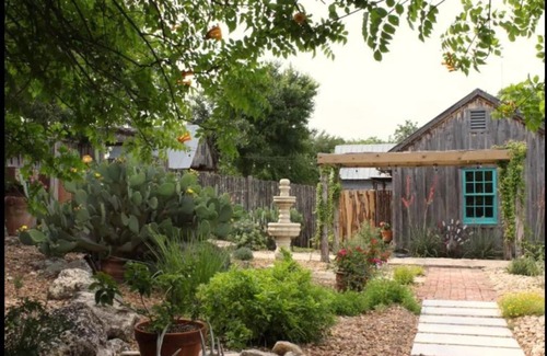 Bandera House | Mucho Gusto