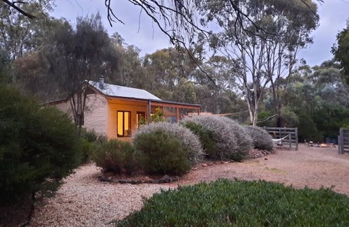 Muckleford South Cottage | Muckleford Forest Cottage - Bush retreat, wood fire, pizza oven and stunning dam