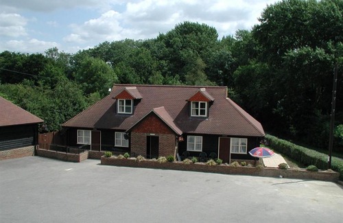 Alfold Hotel | Mucky Duck Inn