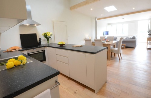 Halesworth Cottage | MUDDY PIG, UBBESTON, pet friendly, with pool in Laxfield