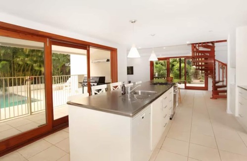Mudjimba House | Mudjimba Oceanside Beach Retreat- 40 seconds from the water!