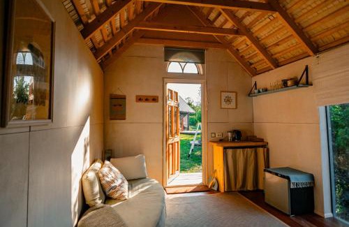 Igakula Bed & Breakfast | MUHUSI Linnumaja