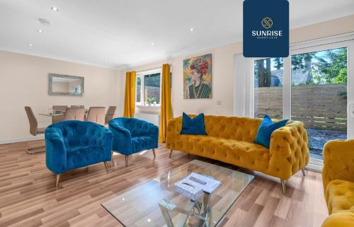 Glenisla House | MUIRTON HOUSE, 4 Bed House, 4 Car Driveway, 2 Bathrooms, Smart TVs in every room, Fully Equipped Kitchen, Large Dining and Living Space, Rear Garden, Free WiFi, Mid to Long Stay Rates Available and PRICE MATCH GAURANTEE by SUNRISE SHORT LETS