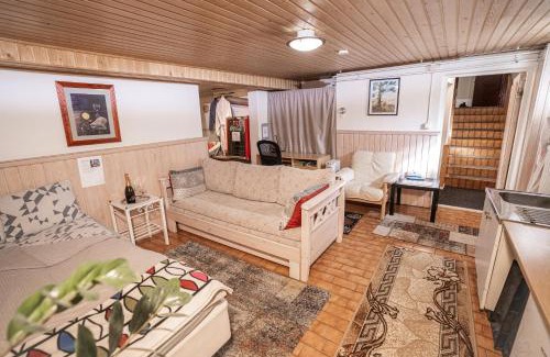 Larsmo Apartment | Mukava kellarihuoneisto jossa sauna ja poreallas