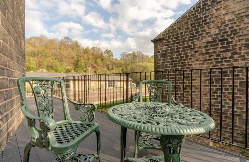 Todmorden House | Mulberry Boutique Stay, Canal-Side Near Hebden