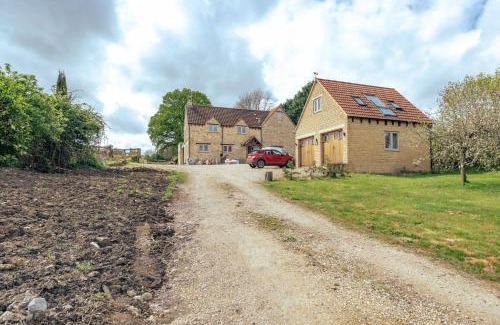 Malmesbury Apartment | Mulberry Cottage - Stunning 5 Bed in Wiltshire!