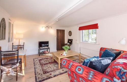 Foxhall House | Mulberry End, Foxhall