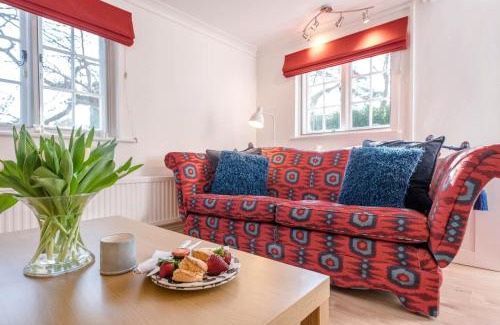 Foxhall House | Mulberry End, Foxhall