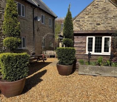 Burton House | Mulberry House Farm Mulberry Lodge