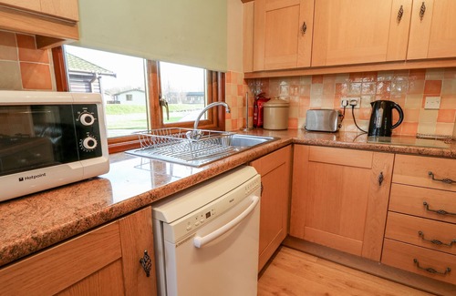 South Lakeland Leisure Village Cottage | MULBERRY, pet friendly, with pool in South Lakeland Leisure Village