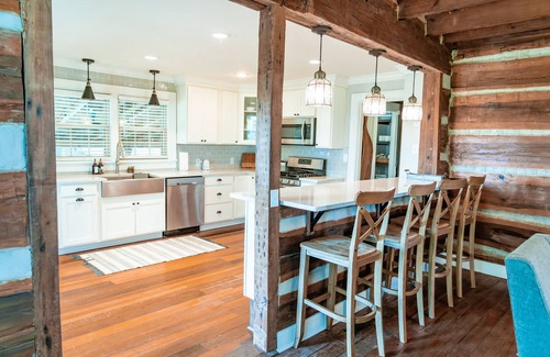 Columbia House | Muletown Manor: Where Heritage Lives On