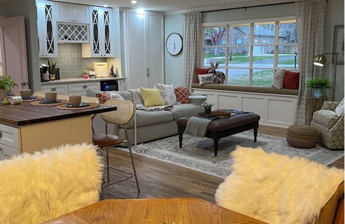 Columbia Cottage | Muletown's Cozy Classic w/hot tub, outdoor game area, and fire pit