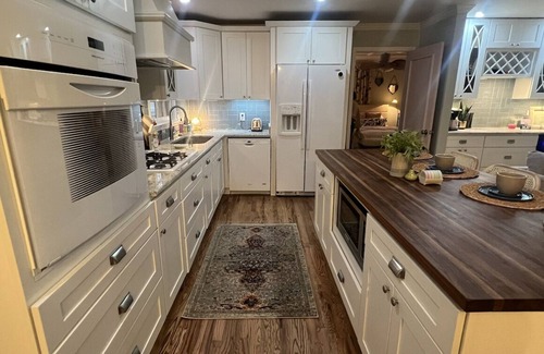 Columbia Cottage | Muletown's Cozy Classic w/hot tub, outdoor game area, and fire pit