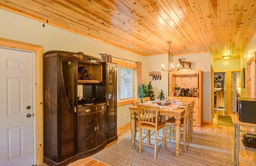 Island Park House | Muley Hollow by KABINO Fire Pit Grill SmartTV WiFi Washer Dryer
