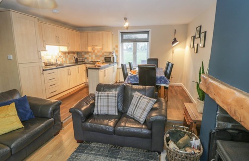 Hinderwell Cottage | MULGRAVE COTTAGE, pet friendly, with open fire in Port Mulgrave