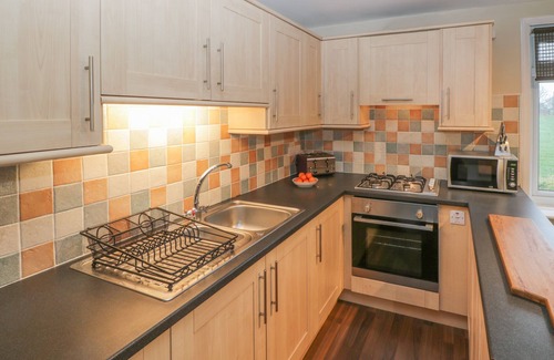 Hinderwell Cottage | MULGRAVE COTTAGE, pet friendly, with open fire in Port Mulgrave