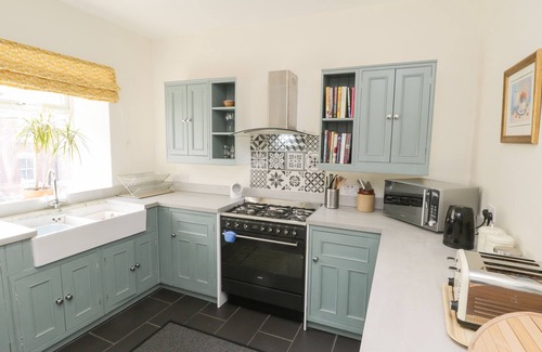 Hinderwell Cottage | MULGRAVE HOUSE, pet friendly, character holiday cottage in Staithes
