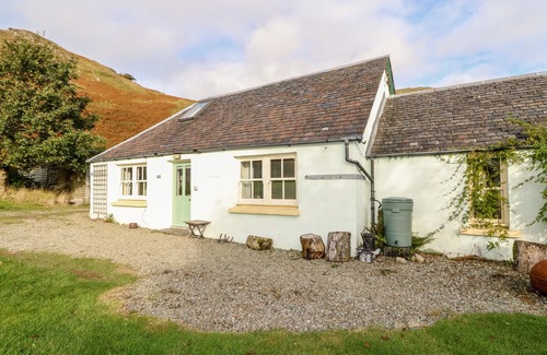 Isle of Luing Cottage | MULLACH, pet friendly, with a garden in Ardfern