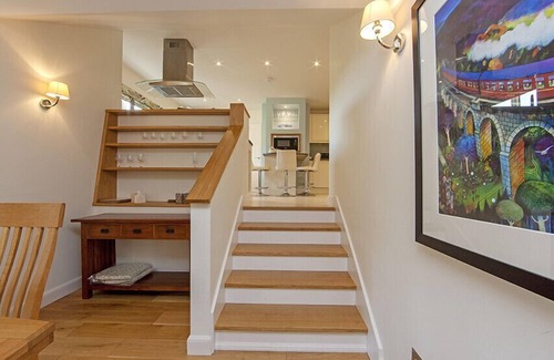 Glenfinnan Cottage | MULLACH RUADH, family friendly, with a garden in Corpach