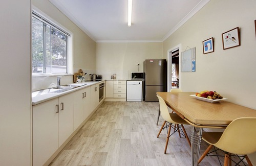 Hat Head House | Muller's Cottage: A Spacious and Pet-Friendly Three-Bedroom Retreat.