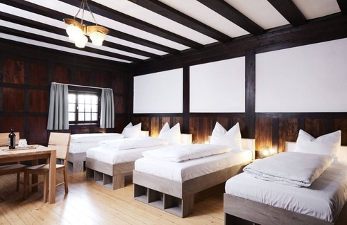 Innenstadt Other | Multi-bed room in the historic Gentilburg for up to 11 people