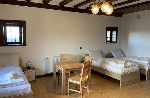 Innenstadt Other | Multi-bed room in the historic Gentilburg for up to 8 people