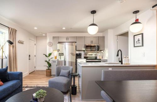 Hillsboro Village House | Multi-Condo Building with 7 Units 15 Bedrooms 22 Beds and Free Parking
