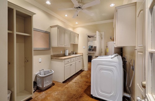Cecil Cabin | Multi-family Lodge with 8 acre lake and plenty of space, 12 mins to Fort Smith